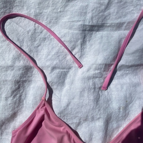 Victoria’s Secret Bubblegum Pink Halter Bikini Top - Picture 5 of 8